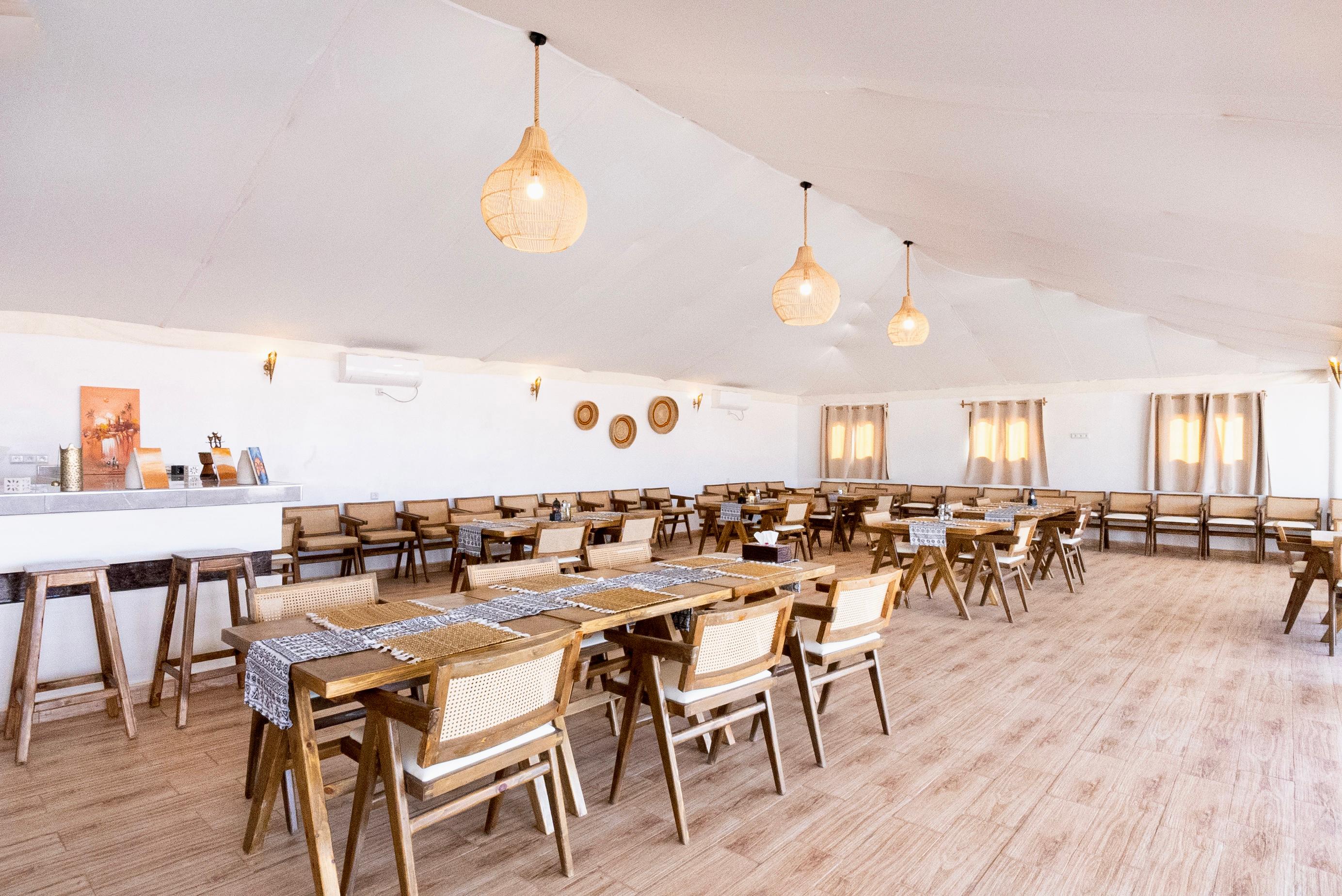 Desert restaurant atmosphere — Sahara Royal Resort